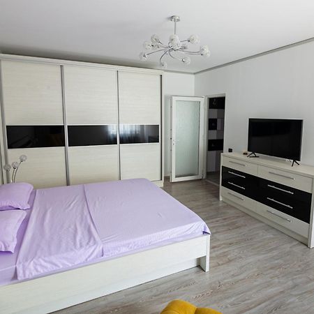Whitehouse Apartment อาราด ภายนอก รูปภาพ