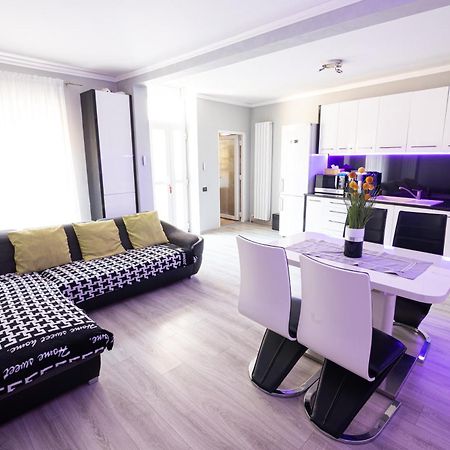 Whitehouse Apartment อาราด ภายนอก รูปภาพ